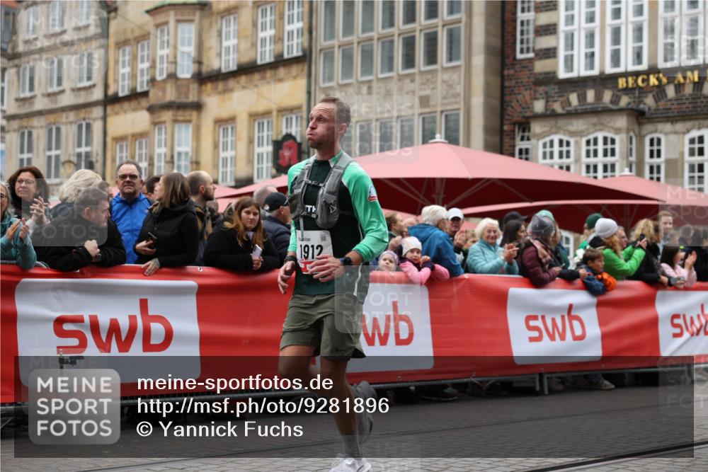 05.10.2025 - 20. swb-Marathon Bremen Yannick Fuchs http://msf.ph/oto/9281896 05.10.2025 12:55:33 Ziel 474, 1443, 1912, 2132, 6444 meine-sportfotos.de