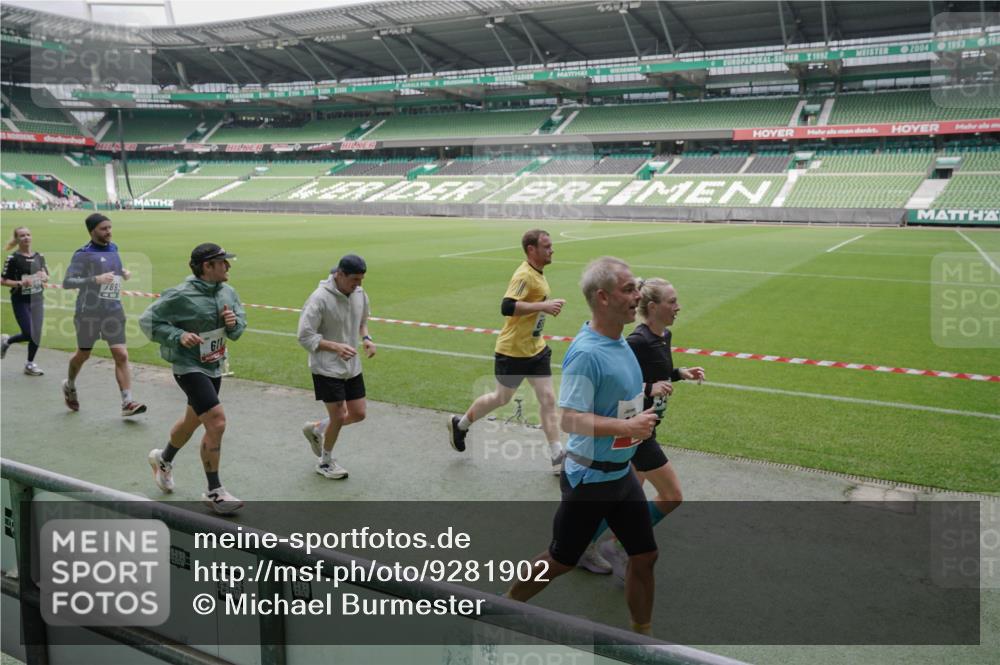 05.10.2025 - 20. swb-Marathon Bremen Michael Burmester http://msf.ph/oto/9281902 05.10.2025 13:05:35 Laufen im Stadion 190, 199, 406, 520, 611, 678, 712, 804, 817, 858, 924, 1147, 1228, 1404, 1410, 1455, 1480, 1545, 1610, 1702, 1746, 1765, 1840, 1867, 1990, 2058, 2187, 2190, 2198, 2422, 2437, 2584, 2604, 2671, 2785, 2902, 2935, 3008, 3025, 3049, 3216, 3317, 3368, 3378, 3380, 3445, 3450, 3479, 3799, 3809, 3837, 3853, 4055, 4207, 4326, 4332, 4376, 4563, 4641, 4665, 4676, 4766, 4831, 4855, 4892, 4904, 4983, 5166, 5176, 5295, 5362, 5382, 5614, 5824, 5904, 5945, 6283 meine-sportfotos.de