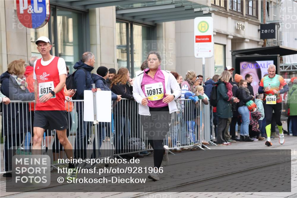 05.10.2025 - 20. swb-Marathon Bremen Strokosch-Dieckow http://msf.ph/oto/9281906 05.10.2025 11:20:37 Ziel 9405, 10012, 10361, 10362, 10913, 11643, 9405, 10012, 10361, 10362, 10913, 11643 meine-sportfotos.de