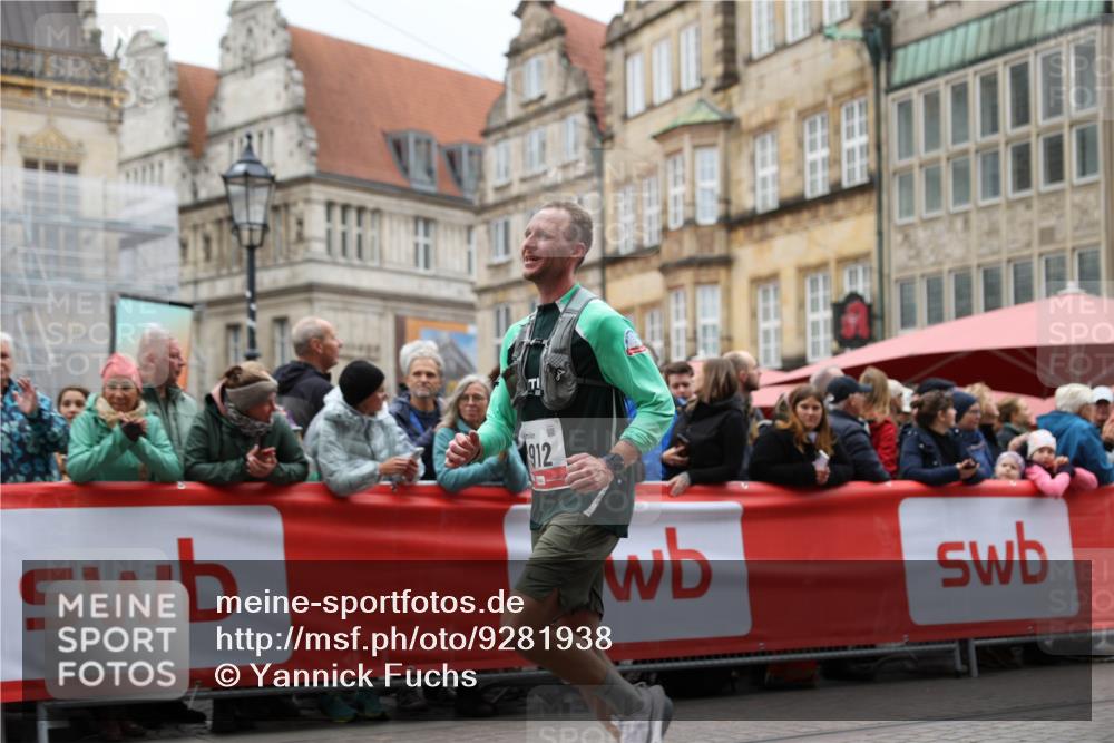 05.10.2025 - 20. swb-Marathon Bremen Yannick Fuchs http://msf.ph/oto/9281938 05.10.2025 12:55:33 Ziel 474, 1443, 1912, 2132, 6444 meine-sportfotos.de