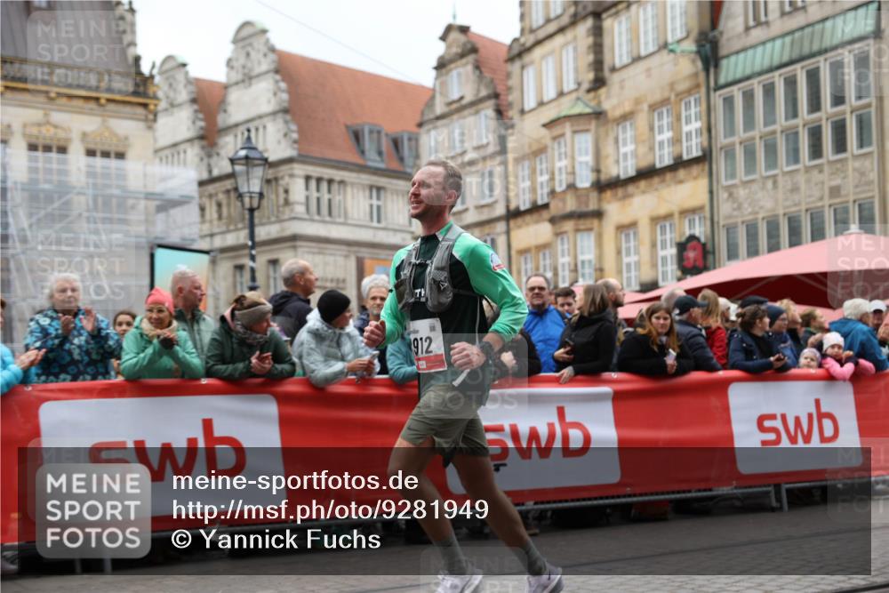 05.10.2025 - 20. swb-Marathon Bremen Yannick Fuchs http://msf.ph/oto/9281949 05.10.2025 12:55:33 Ziel 474, 1443, 1912, 2132, 6444 meine-sportfotos.de