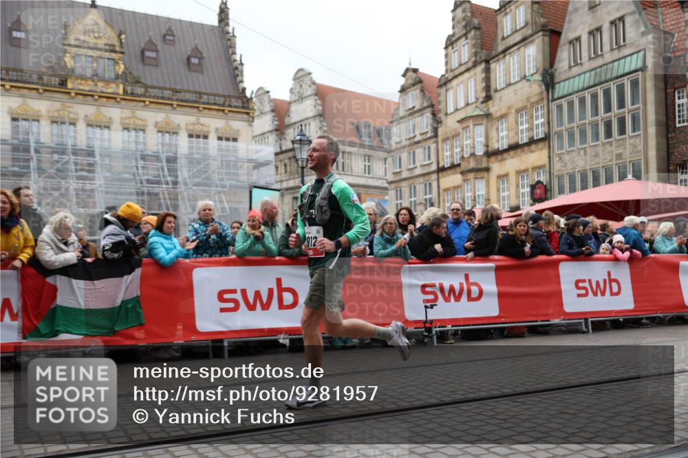 05.10.2025 - 20. swb-Marathon Bremen Yannick Fuchs http://msf.ph/oto/9281957 05.10.2025 12:55:33 Ziel 474, 1443, 1912, 2132, 6444 meine-sportfotos.de