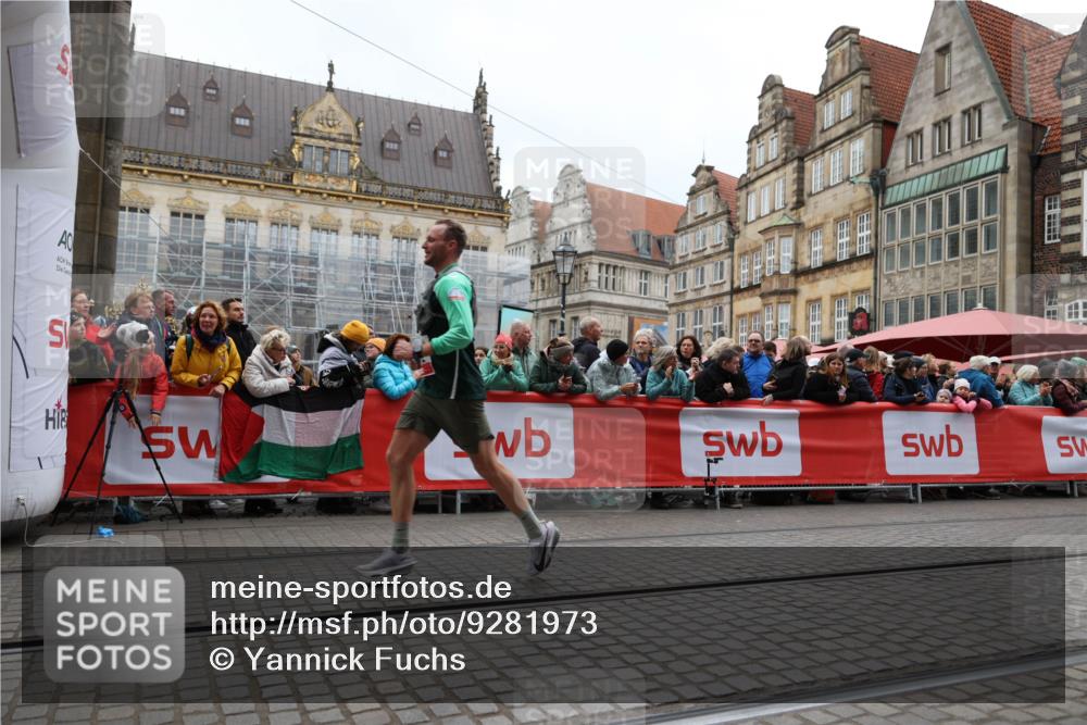 05.10.2025 - 20. swb-Marathon Bremen Yannick Fuchs http://msf.ph/oto/9281973 05.10.2025 12:55:33 Ziel 474, 1443, 1912, 2132, 6444 meine-sportfotos.de