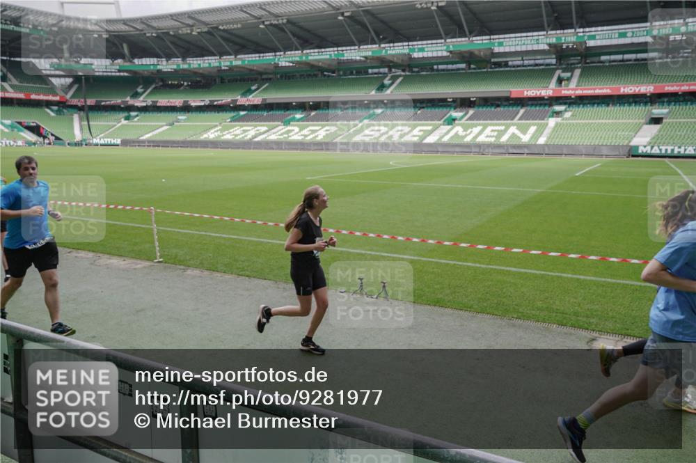 05.10.2025 - 20. swb-Marathon Bremen Michael Burmester http://msf.ph/oto/9281977 05.10.2025 13:05:43 Laufen im Stadion 190, 199, 406, 459, 520, 611, 678, 804, 817, 824, 858, 924, 1023, 1147, 1154, 1228, 1283, 1404, 1410, 1455, 1480, 1545, 1610, 1702, 1840, 1867, 1990, 2058, 2187, 2190, 2198, 2199, 2285, 2422, 2437, 2604, 2671, 2698, 2748, 2785, 2902, 2919, 2935, 3025, 3049, 3317, 3368, 3378, 3380, 3450, 3479, 3799, 3809, 3837, 3853, 4055, 4207, 4326, 4332, 4376, 4563, 4641, 4643, 4665, 4676, 4766, 4831, 4855, 4892, 4904, 4983, 5166, 5176, 5362, 5382, 5693, 5824, 5904, 5945, 6283, 199, 406 meine-sportfotos.de