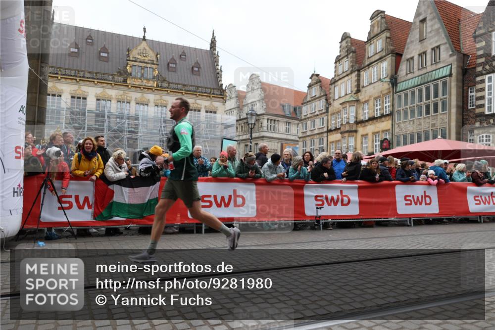 05.10.2025 - 20. swb-Marathon Bremen Yannick Fuchs http://msf.ph/oto/9281980 05.10.2025 12:55:34 Ziel 474, 1443, 1912, 2132, 6444 meine-sportfotos.de