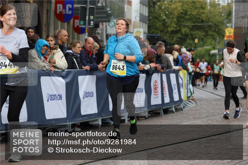 05.10.2025 - 20. swb-Marathon Bremen Strokosch-Dieckow http://msf.ph/oto/9281984 05.10.2025 11:15:15 Ziel 9441, 9643, 9768, 11293 meine-sportfotos.de