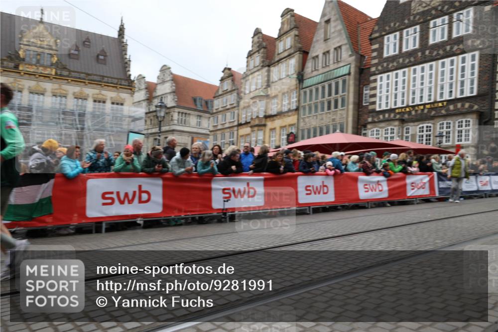 05.10.2025 - 20. swb-Marathon Bremen Yannick Fuchs http://msf.ph/oto/9281991 05.10.2025 12:55:34 Ziel 474, 1443, 1912, 2132, 6444 meine-sportfotos.de