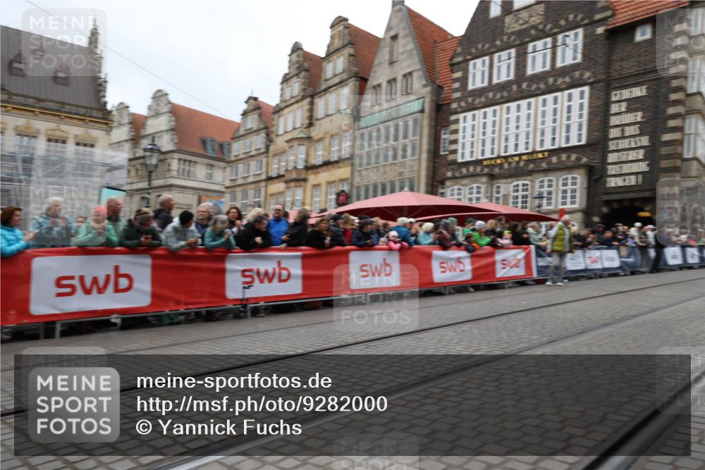 05.10.2025 - 20. swb-Marathon Bremen Yannick Fuchs http://msf.ph/oto/9282000 05.10.2025 12:55:34 Ziel 474, 1443, 1912, 2132, 6444 meine-sportfotos.de
