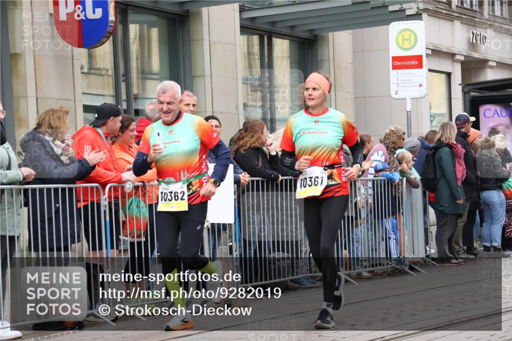 05.10.2025 - 20. swb-Marathon Bremen Strokosch-Dieckow http://msf.ph/oto/9282019 05.10.2025 11:20:41 Ziel 9405, 10012, 10361, 10362, 10913, 11643, 9405, 10012, 10361, 10362, 10913, 11643 meine-sportfotos.de