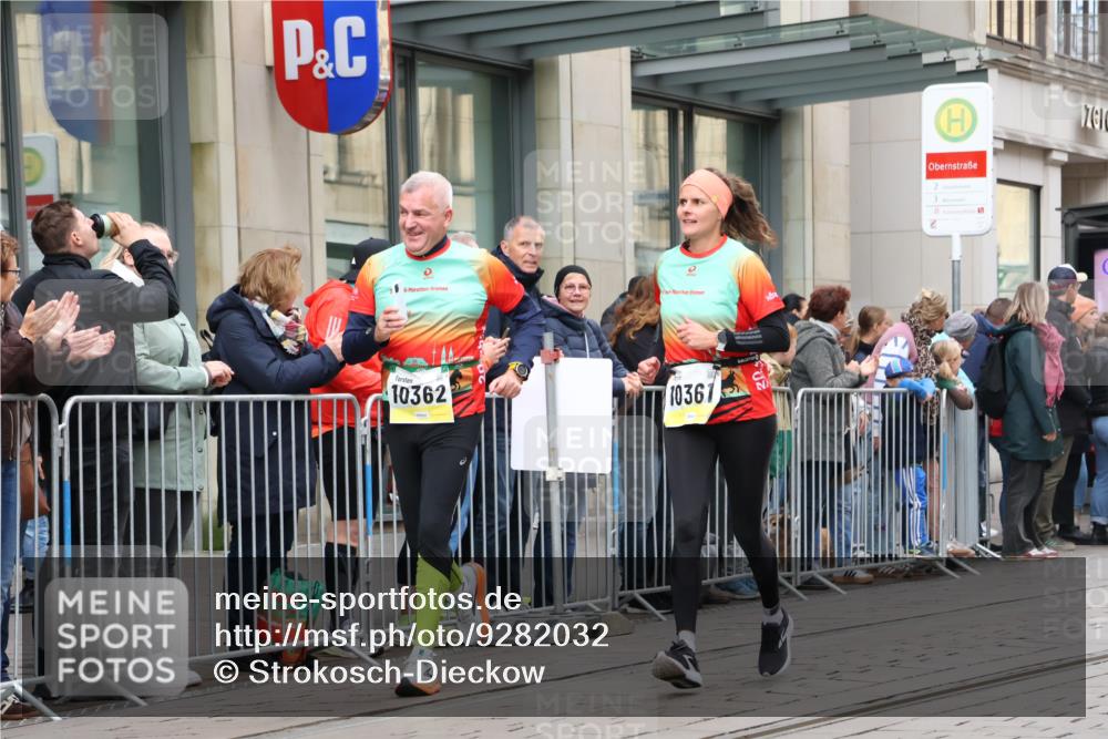 05.10.2025 - 20. swb-Marathon Bremen Strokosch-Dieckow http://msf.ph/oto/9282032 05.10.2025 11:20:41 Ziel 9405, 10012, 10361, 10362, 10913, 11643, 9405, 10012, 10361, 10362, 10913, 11643 meine-sportfotos.de