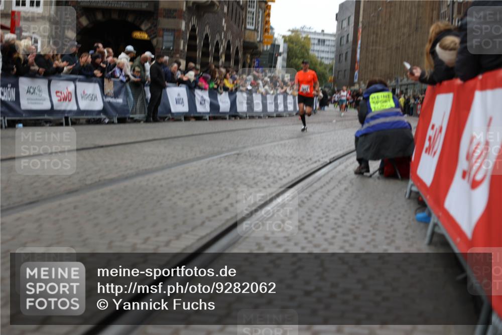 05.10.2025 - 20. swb-Marathon Bremen Yannick Fuchs http://msf.ph/oto/9282062 05.10.2025 12:55:35 Ziel 474, 1443, 1912, 2132, 6444 meine-sportfotos.de