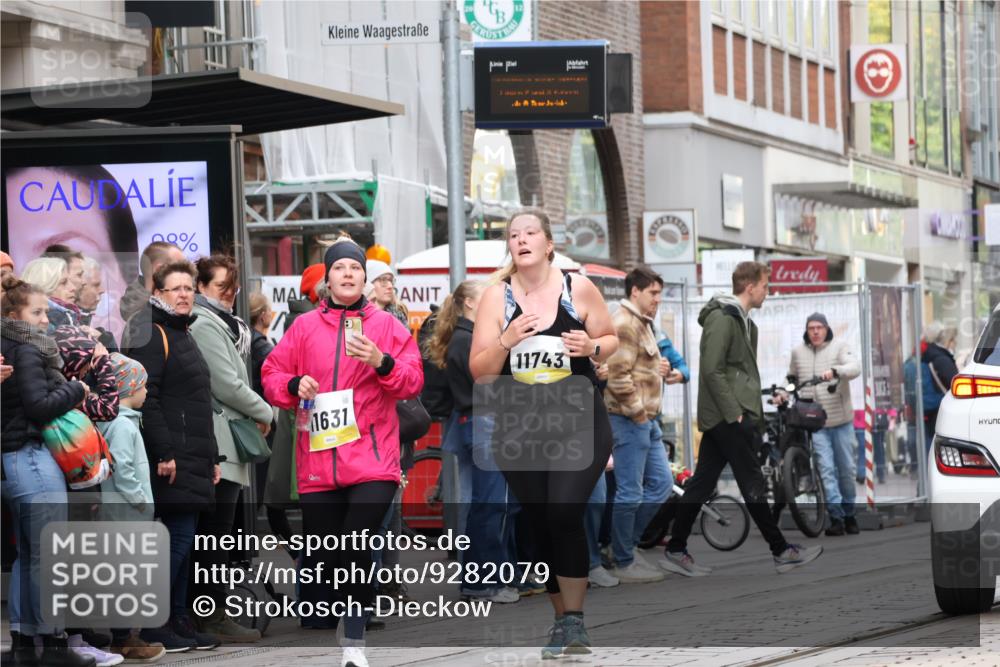 05.10.2025 - 20. swb-Marathon Bremen Strokosch-Dieckow http://msf.ph/oto/9282079 05.10.2025 11:20:46 Ziel 10361, 10362, 10913, 10361, 10362, 10913 meine-sportfotos.de