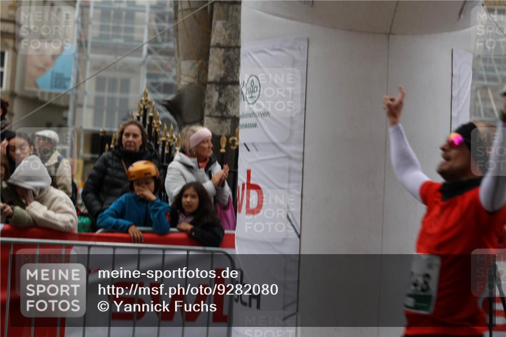 05.10.2025 - 20. swb-Marathon Bremen Yannick Fuchs http://msf.ph/oto/9282080 05.10.2025 12:56:12 Ziel 57, 481, 761, 902, 1633, 2048, 4375, 7766 meine-sportfotos.de