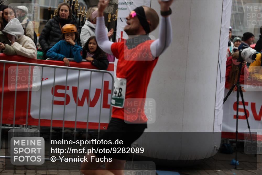 05.10.2025 - 20. swb-Marathon Bremen Yannick Fuchs http://msf.ph/oto/9282089 05.10.2025 12:56:13 Ziel 57, 481, 761, 902, 1633, 2048, 7766 meine-sportfotos.de