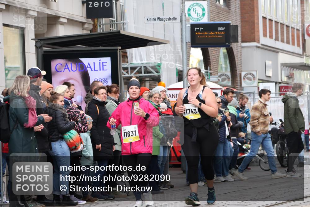 05.10.2025 - 20. swb-Marathon Bremen Strokosch-Dieckow http://msf.ph/oto/9282090 05.10.2025 11:20:46 Ziel 10361, 10362, 10913, 10361, 10362, 10913 meine-sportfotos.de