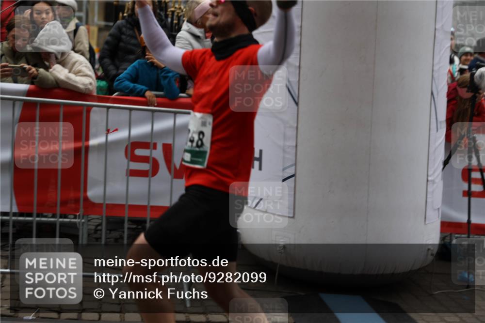 05.10.2025 - 20. swb-Marathon Bremen Yannick Fuchs http://msf.ph/oto/9282099 05.10.2025 12:56:13 Ziel 57, 481, 761, 902, 1633, 2048, 7766 meine-sportfotos.de