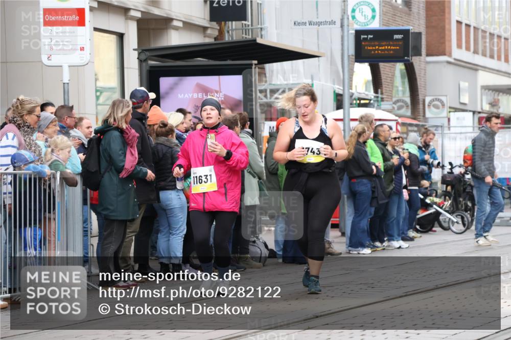05.10.2025 - 20. swb-Marathon Bremen Strokosch-Dieckow http://msf.ph/oto/9282122 05.10.2025 11:20:47 Ziel 10361, 10362, 10913, 10361, 10362, 10913 meine-sportfotos.de
