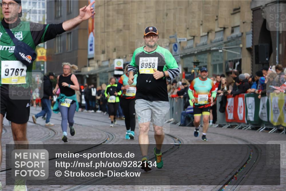05.10.2025 - 20. swb-Marathon Bremen Strokosch-Dieckow http://msf.ph/oto/9282134 05.10.2025 11:15:19 Ziel 9441, 9643, 9767, 9768, 9959 meine-sportfotos.de