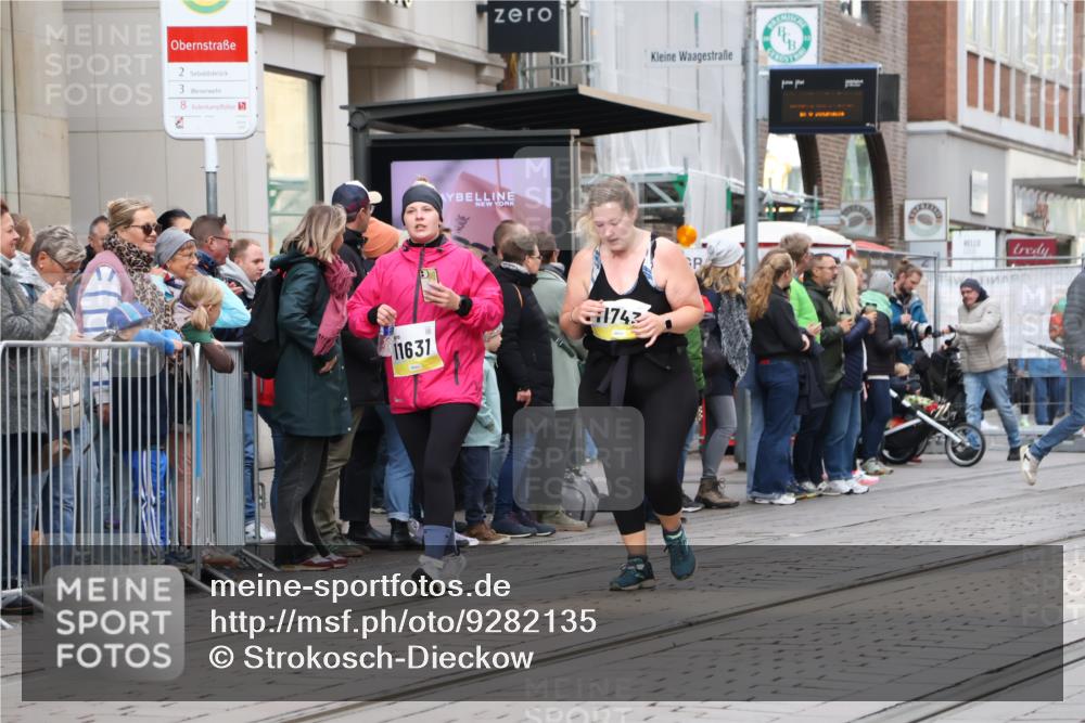 05.10.2025 - 20. swb-Marathon Bremen Strokosch-Dieckow http://msf.ph/oto/9282135 05.10.2025 11:20:48 Ziel 10361, 10362, 10913, 10361, 10362, 10913 meine-sportfotos.de