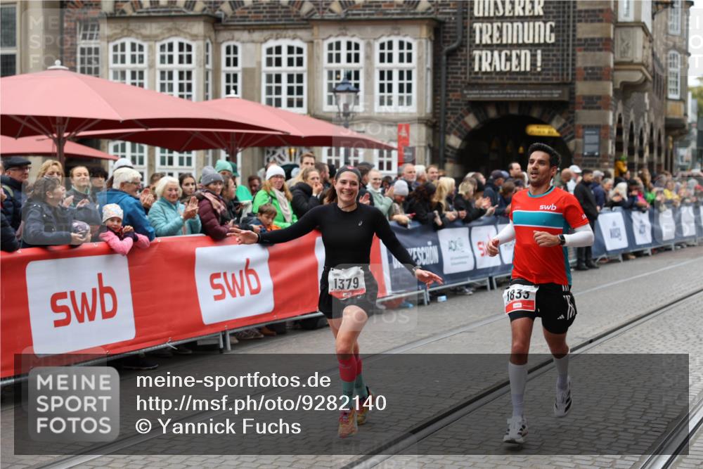 05.10.2025 - 20. swb-Marathon Bremen Yannick Fuchs http://msf.ph/oto/9282140 05.10.2025 12:56:21 Ziel 1379, 1833, 3707 meine-sportfotos.de