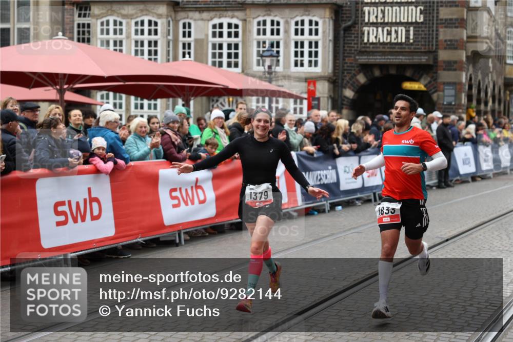 05.10.2025 - 20. swb-Marathon Bremen Yannick Fuchs http://msf.ph/oto/9282144 05.10.2025 12:56:21 Ziel 1379, 1833, 3707 meine-sportfotos.de