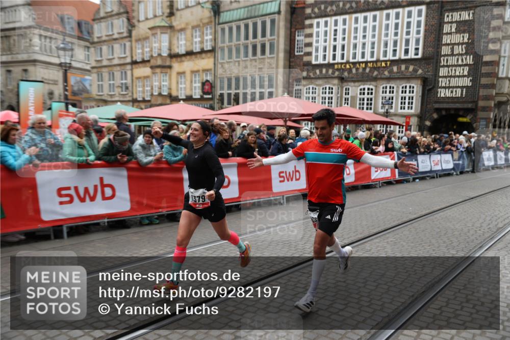 05.10.2025 - 20. swb-Marathon Bremen Yannick Fuchs http://msf.ph/oto/9282197 05.10.2025 12:56:22 Ziel 1379, 1833, 3707 meine-sportfotos.de