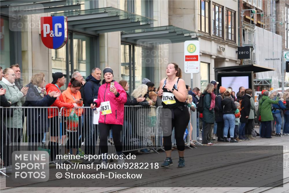 05.10.2025 - 20. swb-Marathon Bremen Strokosch-Dieckow http://msf.ph/oto/9282218 05.10.2025 11:20:51 Ziel 10361, 10362, 10913, 11631, 11743, 10361, 10362, 10913, 11631, 11743 meine-sportfotos.de
