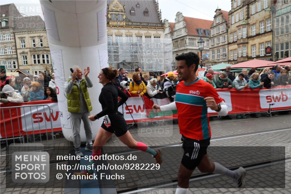 05.10.2025 - 20. swb-Marathon Bremen Yannick Fuchs http://msf.ph/oto/9282229 05.10.2025 12:56:22 Ziel 1379, 1833, 3707 meine-sportfotos.de