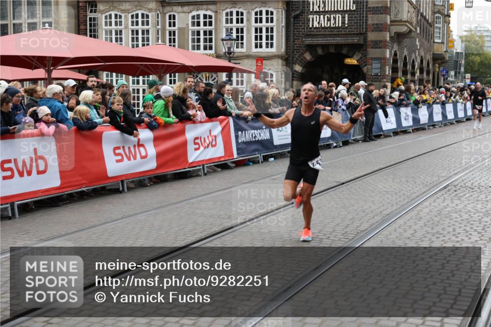05.10.2025 - 20. swb-Marathon Bremen Yannick Fuchs http://msf.ph/oto/9282251 05.10.2025 12:57:44 Ziel 3153, 4635 meine-sportfotos.de