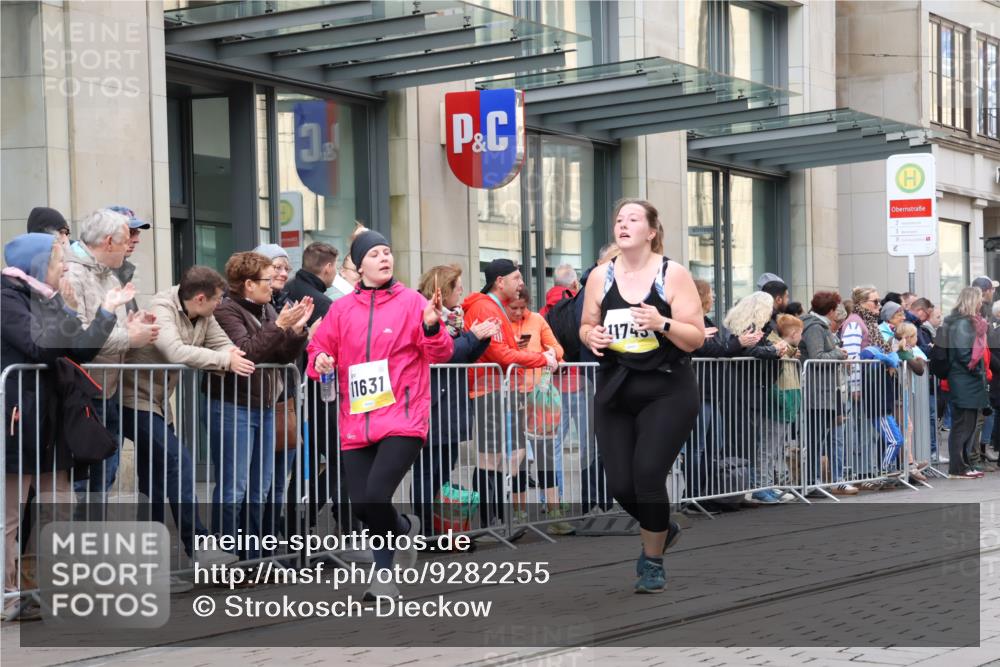 05.10.2025 - 20. swb-Marathon Bremen Strokosch-Dieckow http://msf.ph/oto/9282255 05.10.2025 11:20:52 Ziel 10361, 10362, 10913, 11631, 11743, 10361, 10362, 10913, 11631, 11743 meine-sportfotos.de