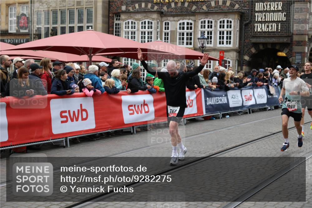 05.10.2025 - 20. swb-Marathon Bremen Yannick Fuchs http://msf.ph/oto/9282275 05.10.2025 12:57:51 Ziel 1088, 2168, 2909, 4635 meine-sportfotos.de