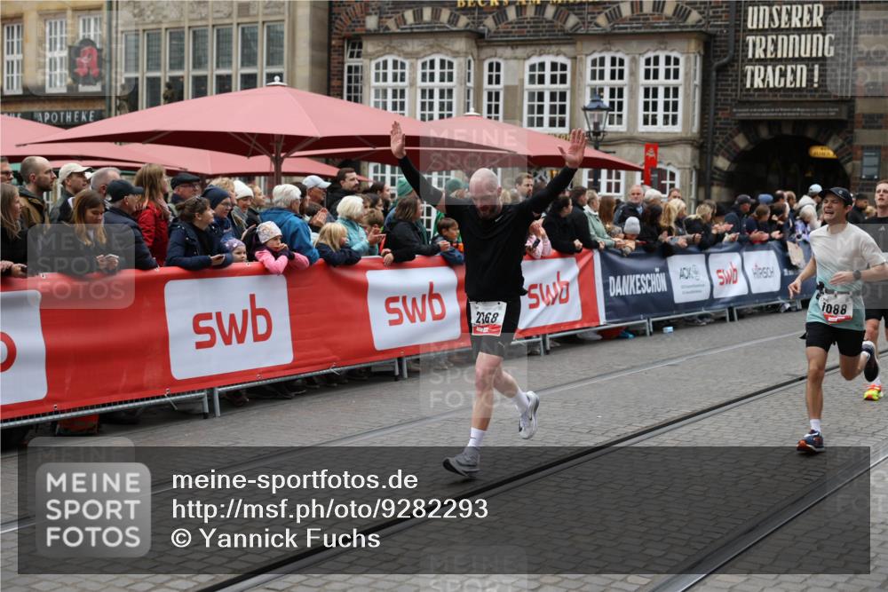 05.10.2025 - 20. swb-Marathon Bremen Yannick Fuchs http://msf.ph/oto/9282293 05.10.2025 12:57:51 Ziel 1088, 2168, 2909, 4635 meine-sportfotos.de