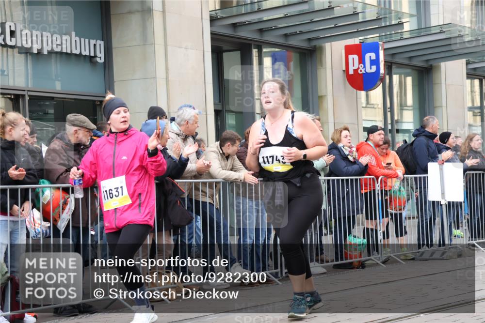 05.10.2025 - 20. swb-Marathon Bremen Strokosch-Dieckow http://msf.ph/oto/9282300 05.10.2025 11:20:54 Ziel 10361, 10362, 11631, 11743, 10361, 10362, 11631, 11743 meine-sportfotos.de