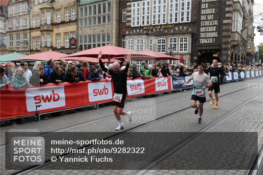 05.10.2025 - 20. swb-Marathon Bremen Yannick Fuchs http://msf.ph/oto/9282322 05.10.2025 12:57:51 Ziel 1088, 2168, 2909, 4635 meine-sportfotos.de
