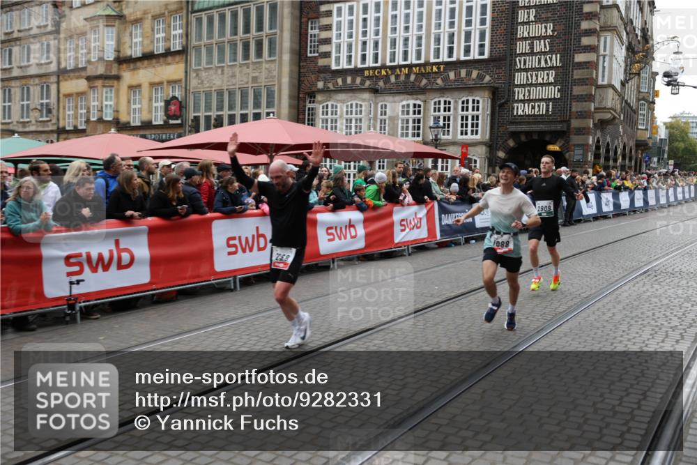 05.10.2025 - 20. swb-Marathon Bremen Yannick Fuchs http://msf.ph/oto/9282331 05.10.2025 12:57:51 Ziel 1088, 2168, 2909, 4635 meine-sportfotos.de