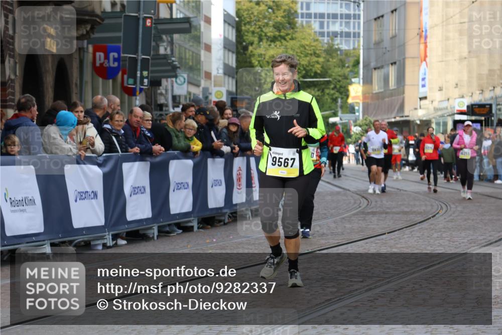 05.10.2025 - 20. swb-Marathon Bremen Strokosch-Dieckow http://msf.ph/oto/9282337 05.10.2025 11:15:35 Ziel 9567, 11112, 11113, 11440 meine-sportfotos.de