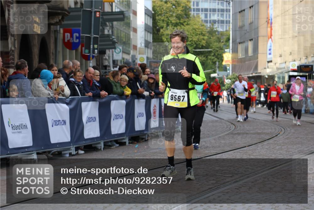 05.10.2025 - 20. swb-Marathon Bremen Strokosch-Dieckow http://msf.ph/oto/9282357 05.10.2025 11:15:36 Ziel 9567, 11440 meine-sportfotos.de