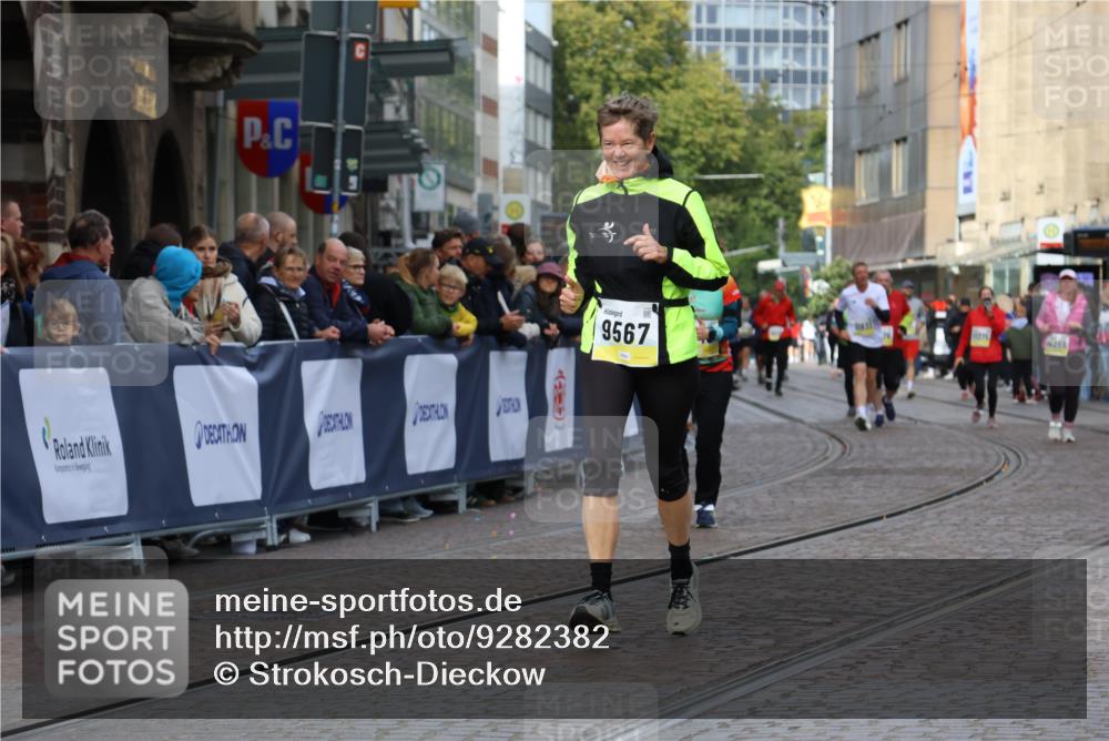 05.10.2025 - 20. swb-Marathon Bremen Strokosch-Dieckow http://msf.ph/oto/9282382 05.10.2025 11:15:36 Ziel 9567, 11440 meine-sportfotos.de