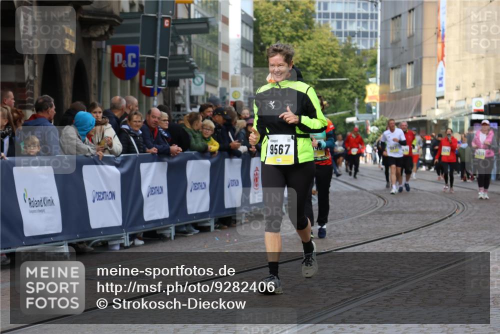 05.10.2025 - 20. swb-Marathon Bremen Strokosch-Dieckow http://msf.ph/oto/9282406 05.10.2025 11:15:36 Ziel 9567, 11440 meine-sportfotos.de
