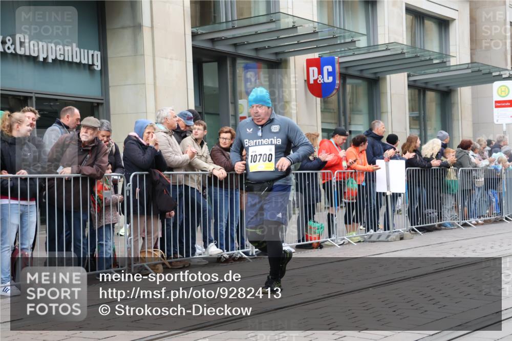 05.10.2025 - 20. swb-Marathon Bremen Strokosch-Dieckow http://msf.ph/oto/9282413 05.10.2025 11:21:55 Ziel 10700, 10700 meine-sportfotos.de