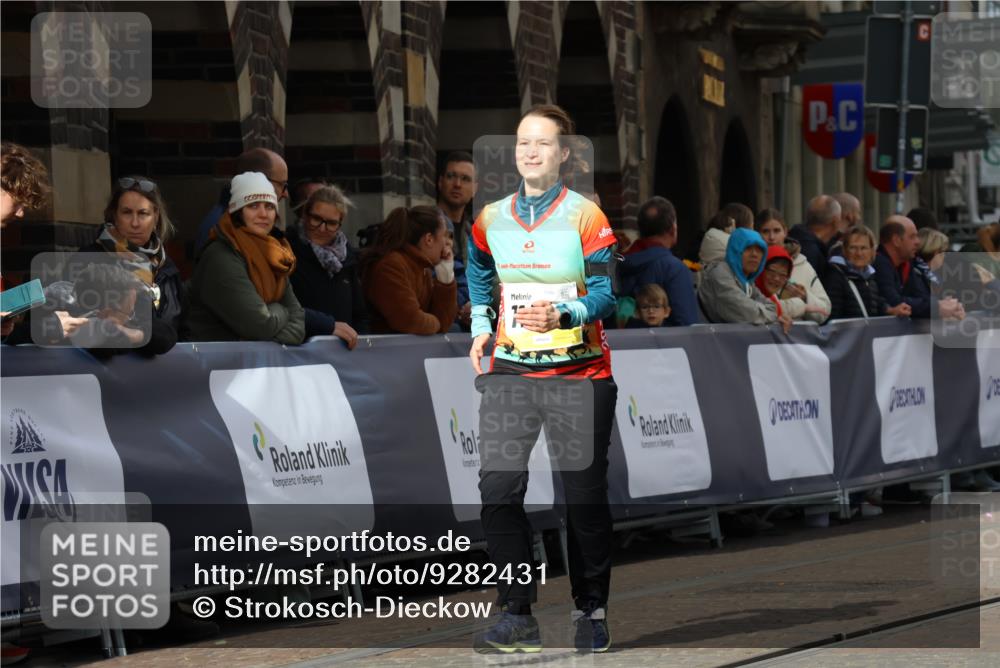 05.10.2025 - 20. swb-Marathon Bremen Strokosch-Dieckow http://msf.ph/oto/9282431 05.10.2025 11:15:40 Ziel 9567, 11440 meine-sportfotos.de