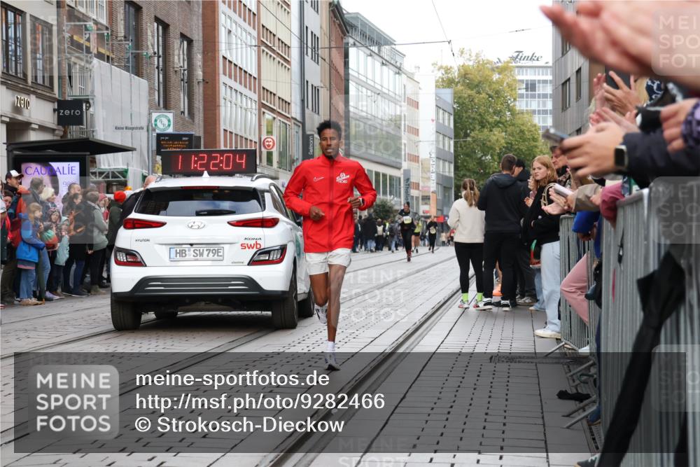 05.10.2025 - 20. swb-Marathon Bremen Strokosch-Dieckow http://msf.ph/oto/9282466 05.10.2025 11:22:03 Ziel 9513, 10035, 10700, 9513, 10035, 10700 meine-sportfotos.de