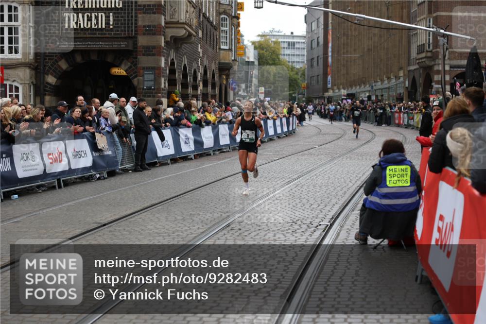 05.10.2025 - 20. swb-Marathon Bremen Yannick Fuchs http://msf.ph/oto/9282483 05.10.2025 12:57:55 Ziel 1088, 2168, 2909 meine-sportfotos.de