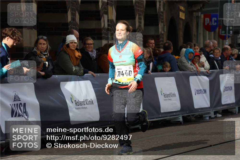 05.10.2025 - 20. swb-Marathon Bremen Strokosch-Dieckow http://msf.ph/oto/9282497 05.10.2025 11:15:40 Ziel 9567, 11440 meine-sportfotos.de