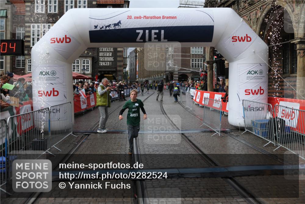 05.10.2025 - 20. swb-Marathon Bremen Yannick Fuchs http://msf.ph/oto/9282524 05.10.2025 15:18:00 Ziel  meine-sportfotos.de