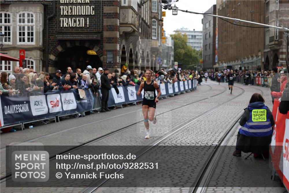 05.10.2025 - 20. swb-Marathon Bremen Yannick Fuchs http://msf.ph/oto/9282531 05.10.2025 12:57:55 Ziel 1088, 2168, 2909 meine-sportfotos.de