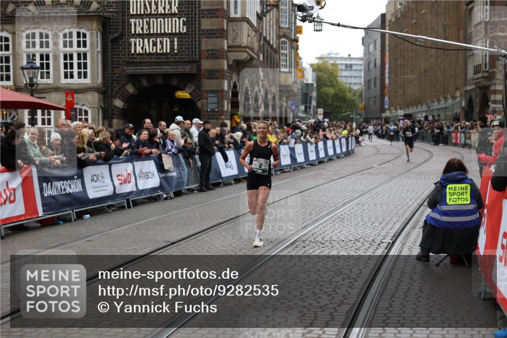 05.10.2025 - 20. swb-Marathon Bremen Yannick Fuchs http://msf.ph/oto/9282535 05.10.2025 12:57:56 Ziel 9, 1088, 2168, 2909 meine-sportfotos.de