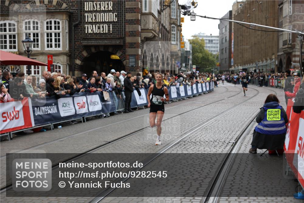 05.10.2025 - 20. swb-Marathon Bremen Yannick Fuchs http://msf.ph/oto/9282545 05.10.2025 12:57:56 Ziel 9, 1088, 2168, 2909 meine-sportfotos.de