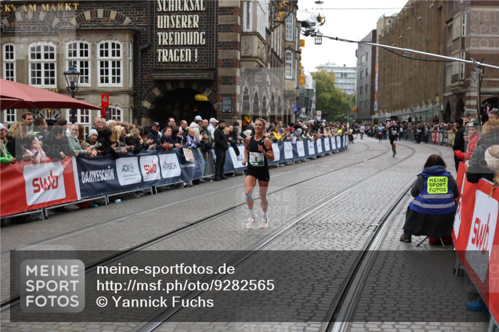 05.10.2025 - 20. swb-Marathon Bremen Yannick Fuchs http://msf.ph/oto/9282565 05.10.2025 12:57:56 Ziel 9, 1088, 2168, 2909 meine-sportfotos.de
