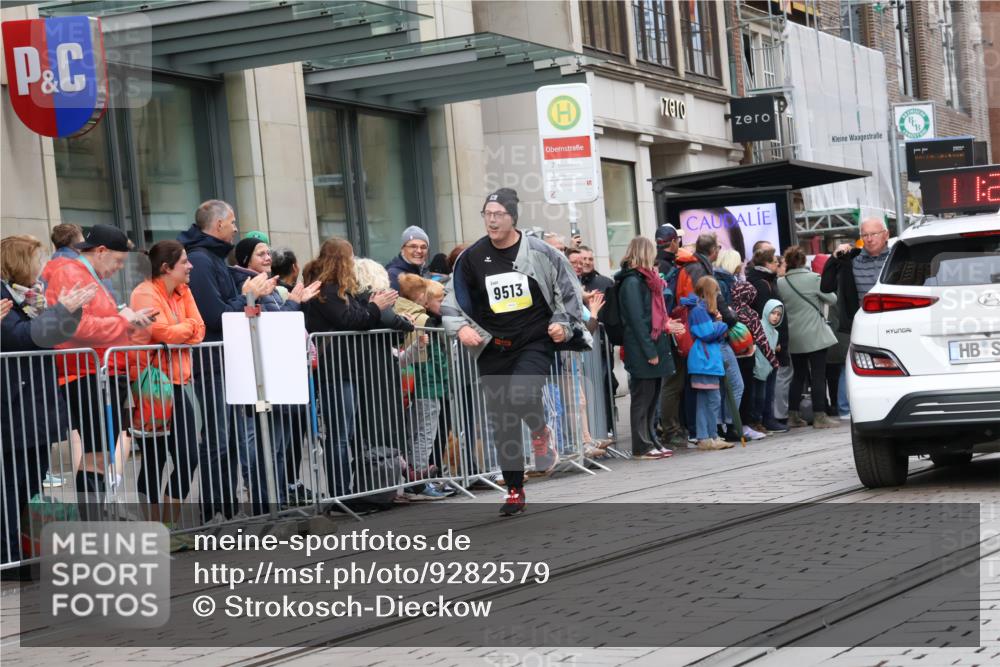 05.10.2025 - 20. swb-Marathon Bremen Strokosch-Dieckow http://msf.ph/oto/9282579 05.10.2025 11:22:13 Ziel 9445, 9513, 9857, 10035, 10700, 9445, 9513, 9857, 10035, 10700 meine-sportfotos.de